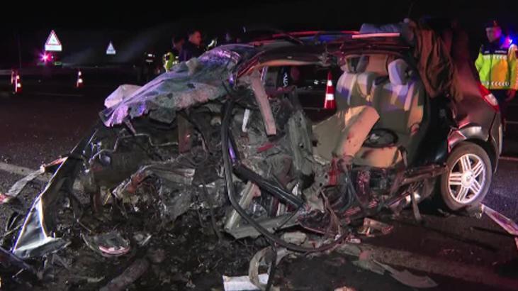 Ankara-Niğde Otoyolu'nda iki otomobilin çarpıştı! 4 ölü 1 yaralı