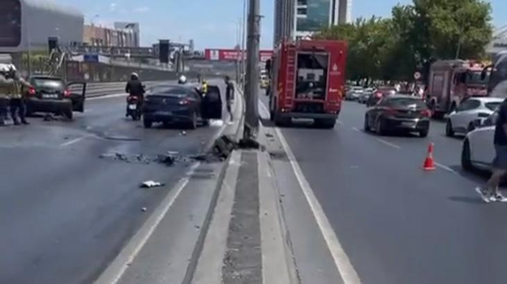 Beylikdüzü'nde zincirleme kaza! Araçlar birbirine girdi