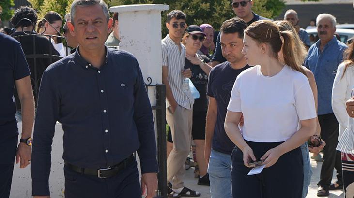 CHP Genel Başkanı Özel, YKS'ye giren Ferdi Zeyrek'in kızı Nehir'i bugün de yalnız bırakmadı