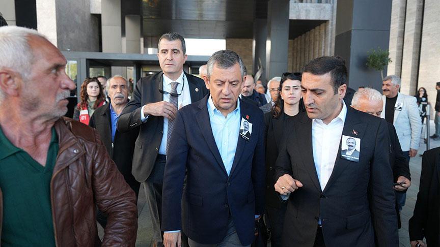 Korumalar neden engelleyemedi? CNN TÜRK yayınında yumruklu provokasyonu değerlendirdiler