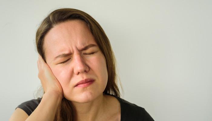 Kulak ağrısına ne iyi gelir? Kulak ağrısı neden olur, kulak ağrısı nasıl geçer?