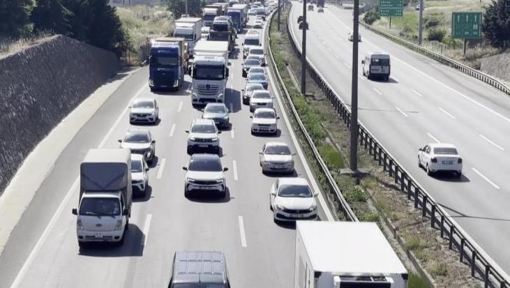 Kurban Bayramı trafiği başladı! Her 10 kilometrede bir trafik ekibi var