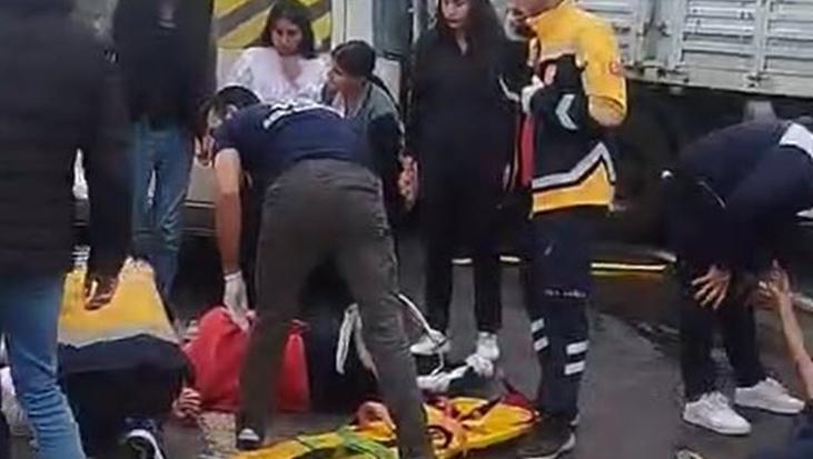 Şanılurda'da öğrenci servis minibüsü, TIR’a çarptı: 9 yaralı