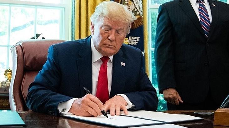Trump, göçmenlerin ABD dışına ücretsiz uçuş yapmalarına izin veren kararnameyi imzaladı